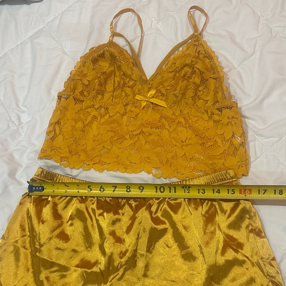 NEW Lace Trim Satin Sleepwear Set in Mustard size XL - Picture 3 of 6